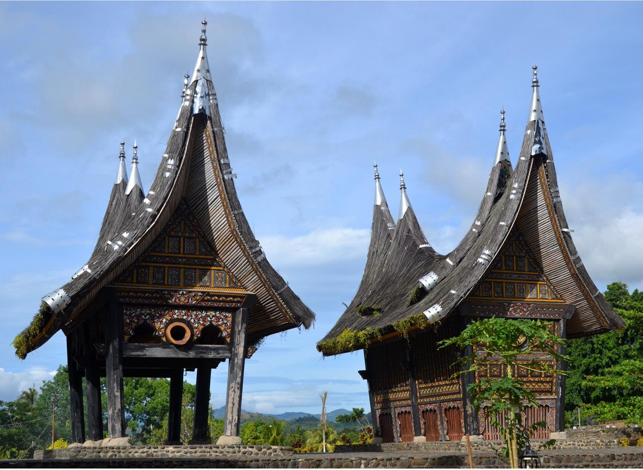 Kontraktor Pembuatan Rumah  Kayu Sumatera Barat TERMURAH