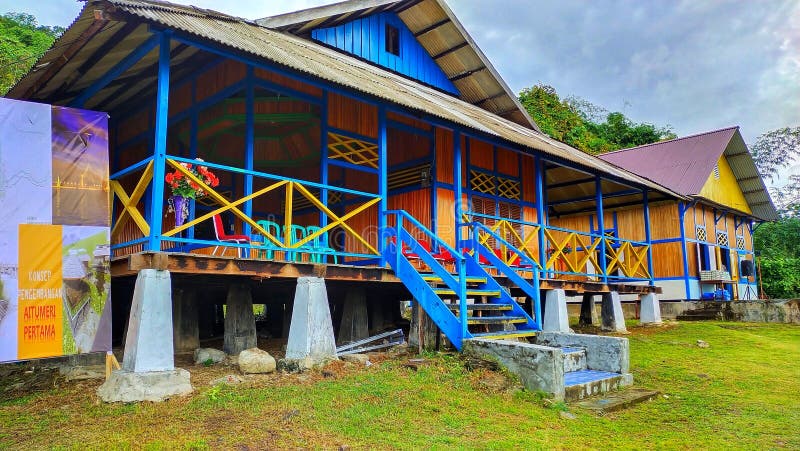Kontraktor Pembuatan Rumah  Kayu Kabupaten Teluk Wondama TERMURAH